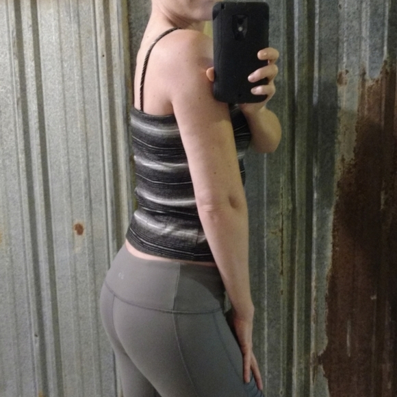 VINTAGE B&W Striped Speghetti Strap Crop Top - Picture 3 of 13